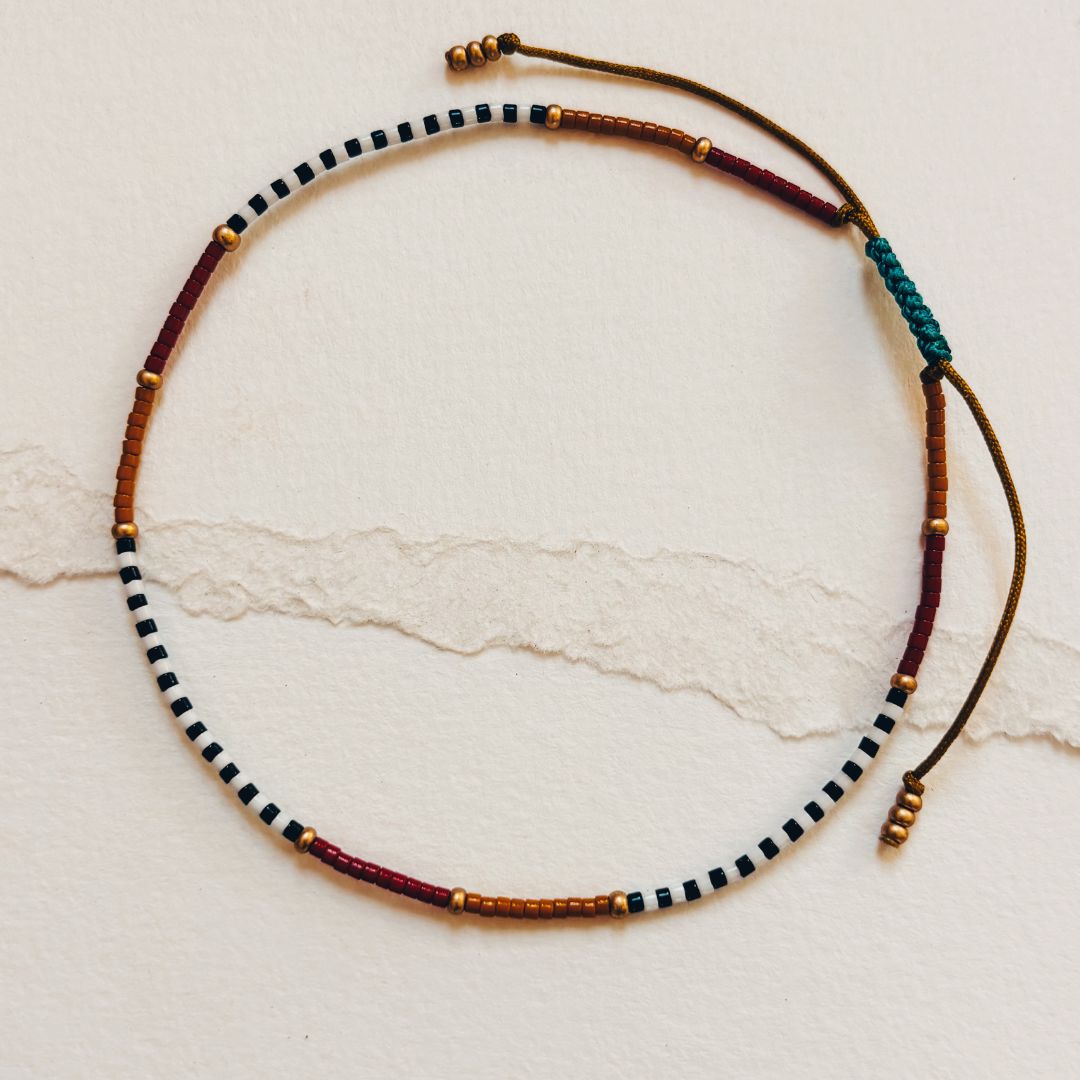 Bracelet de cheville Ibiza noir, blanc, ocre et rouge en perles Miyuki - bijou festival bohème hippy