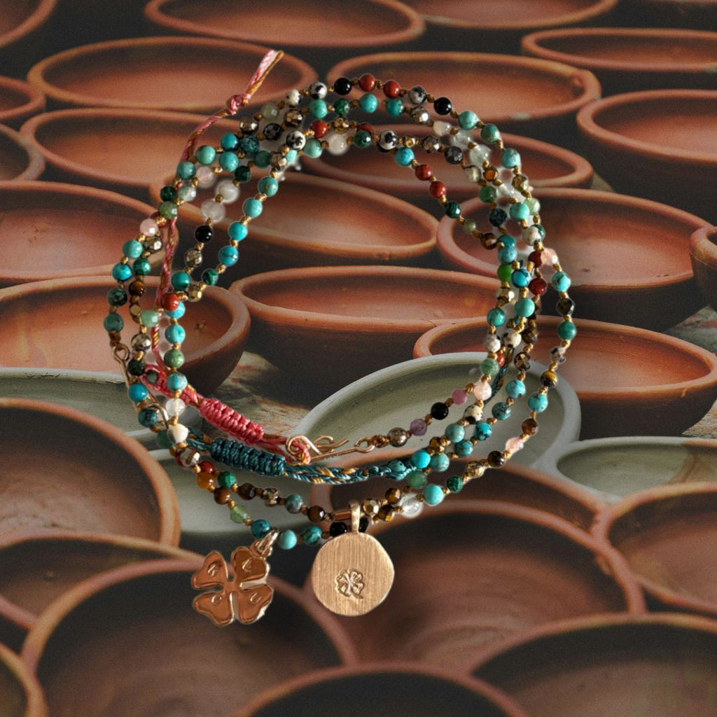 Collier Signature MarlaH Bijoux, pièce unique noué à la main avec perles naturelles et médaille en plaqué or 3 microns, fermoir gold filled