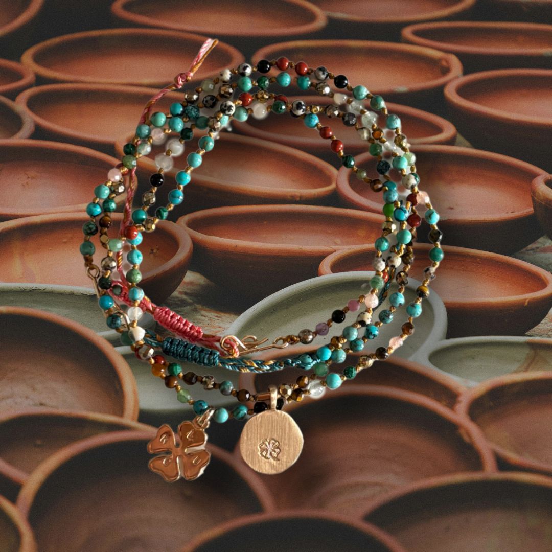 Collier Signature MarlaH Bijoux, pièce unique noué à la main avec perles naturelles et médaille en plaqué or 3 microns, fermoir gold filled