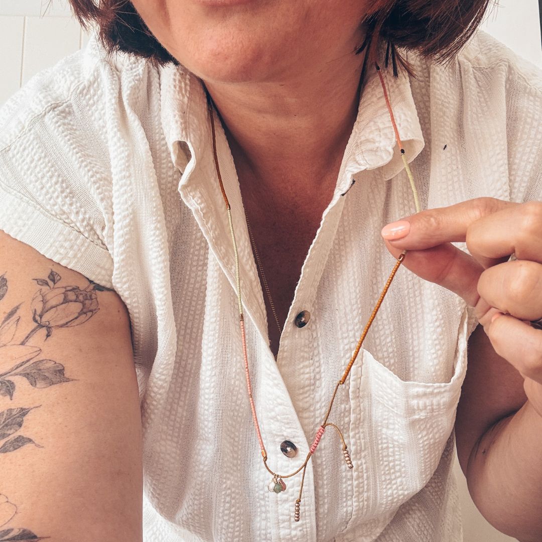 Collier wrap Miyuki porté en sautoir - bijou festival bohème hippy Ibiza
