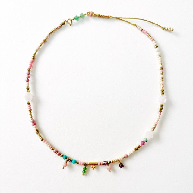 Collier surfeur pour l'été mix de pierres et de perles