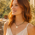 Collier corde porté sur une personne rousse et solaire