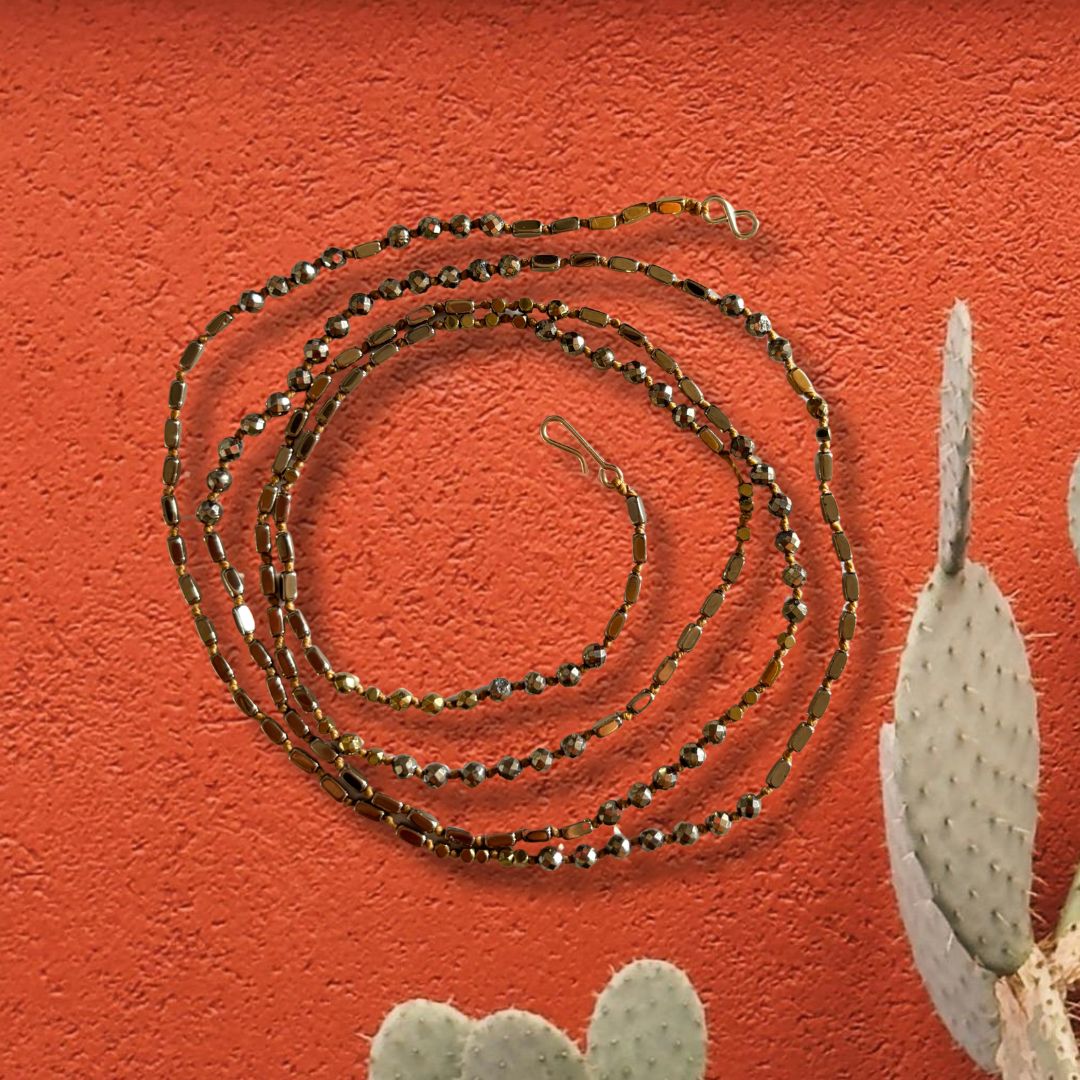 Collier multirang Multirang Signature en pierres naturelles nouées à la main, porté en sautoir long - MarlaH Bijoux