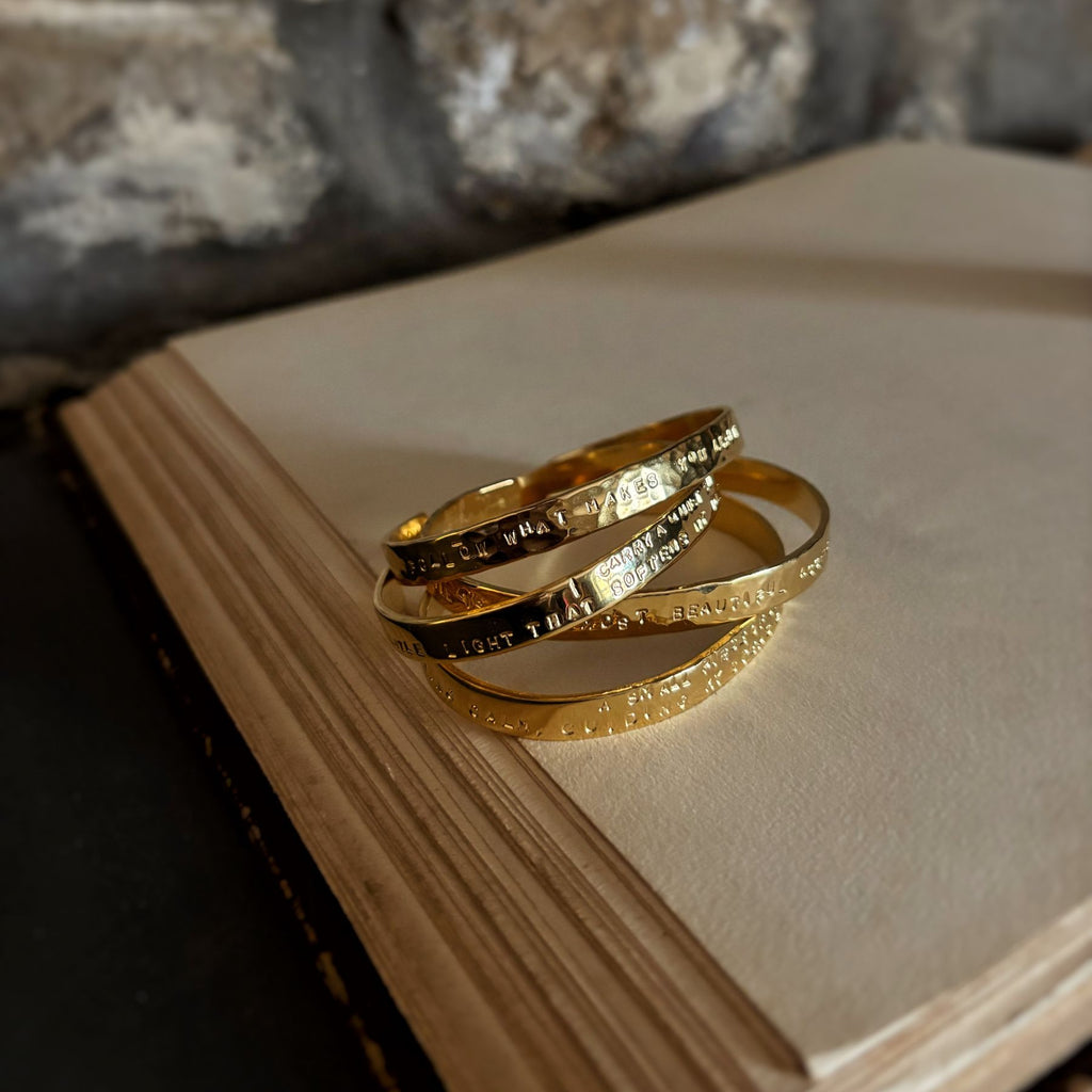 Bracelet plaqué or message – Origine - “I carry a quiet sun within me”