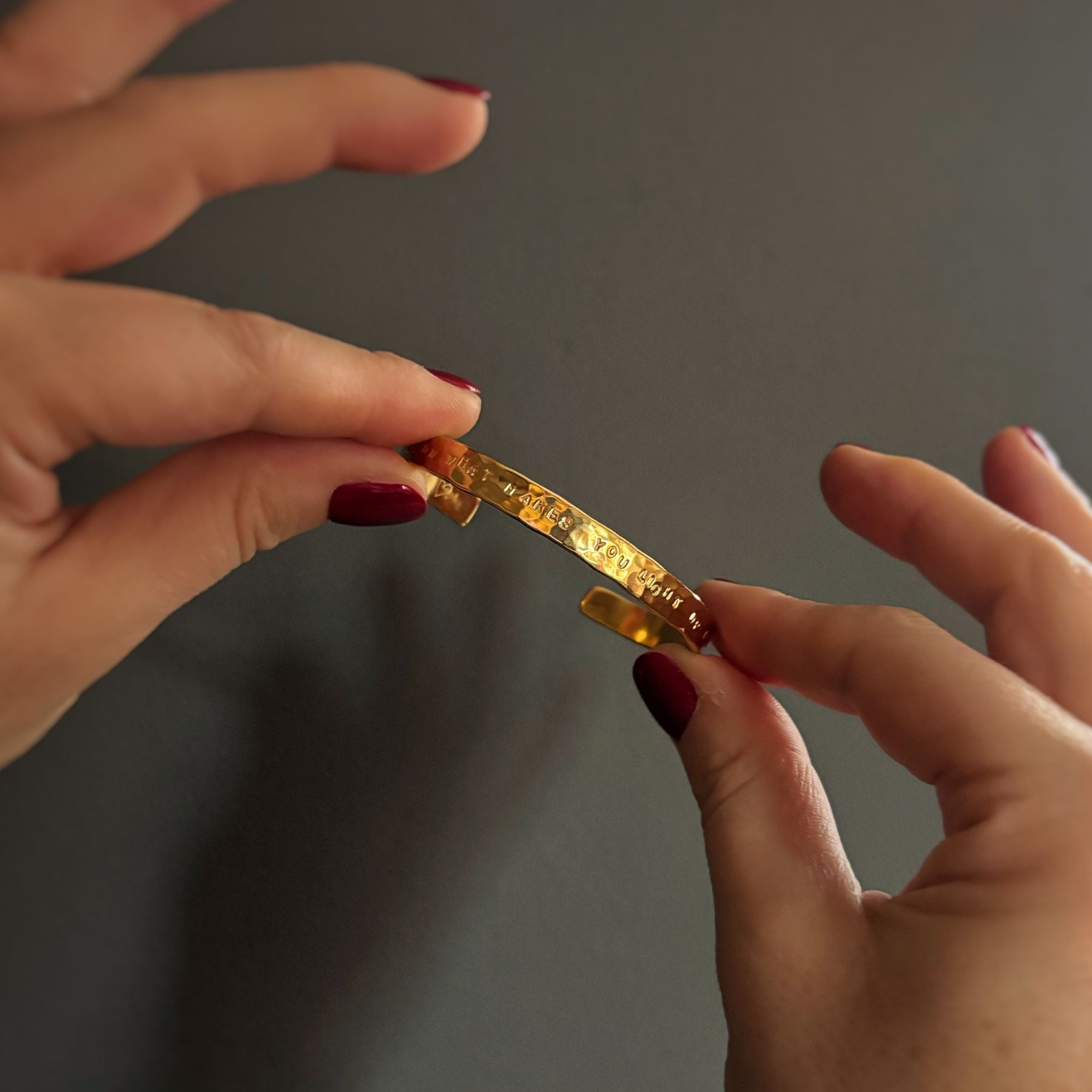 Bracelet plaqué or message – Origine - "Follow what makes you light up inside"