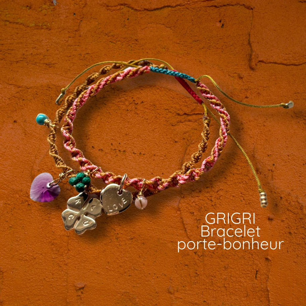 Bracelet GriGri porte-bonheur MarlaH Bijoux, tissé à la main avec trois breloques symboliques, pièce unique