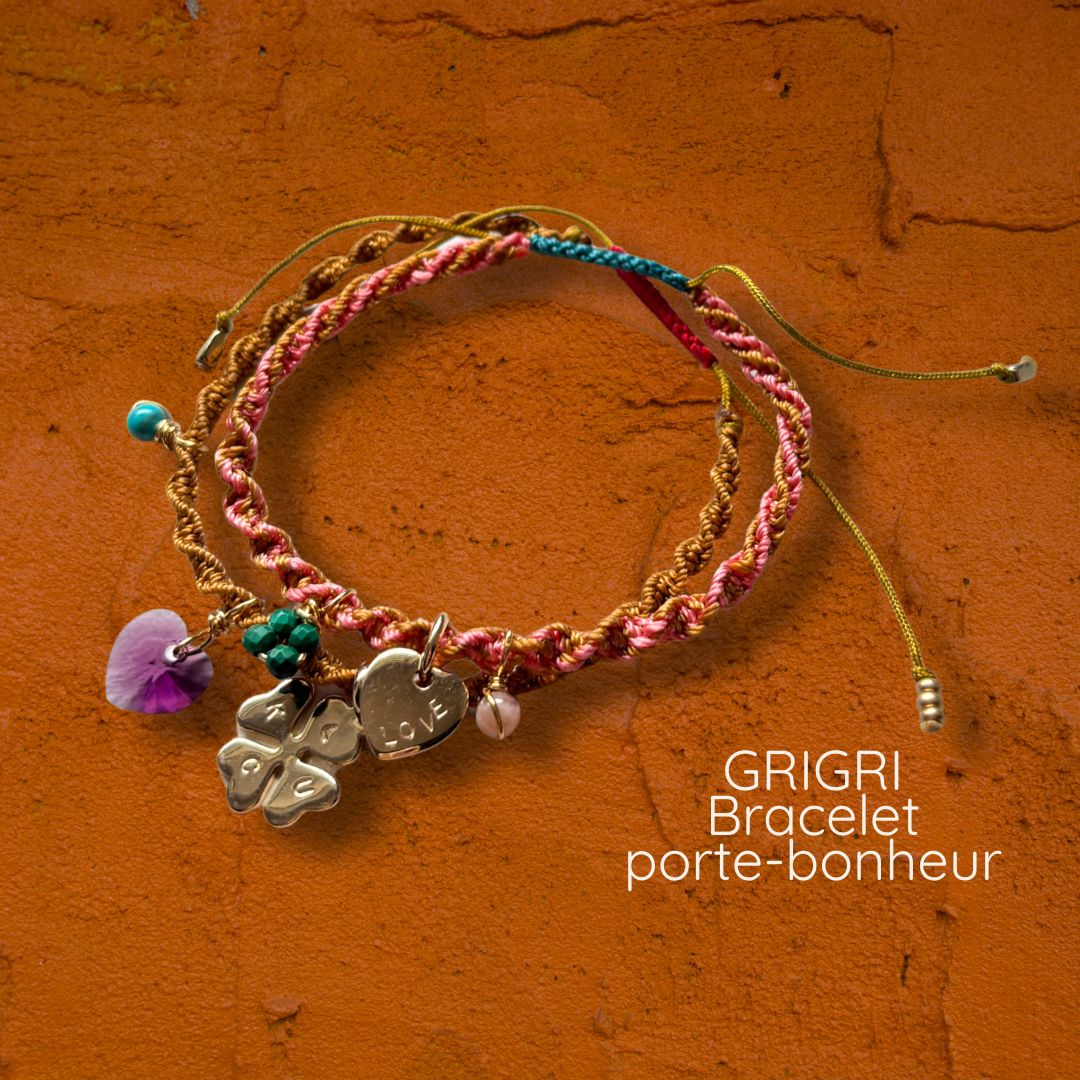 Bracelet GriGri porte-bonheur MarlaH Bijoux, tissé à la main avec trois breloques symboliques, pièce unique
