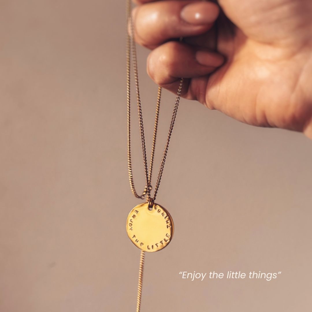 Médaillon enjoy the little things message inspirant