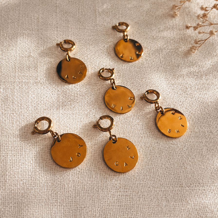 mot inspirant à suspendre à vos bijoux