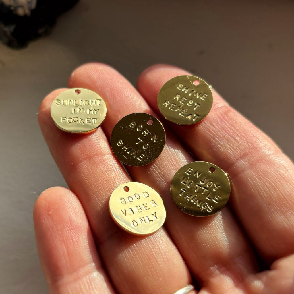 Collier Amulet – Médaille personnalisée à message | Talisman porte-bonheur doré