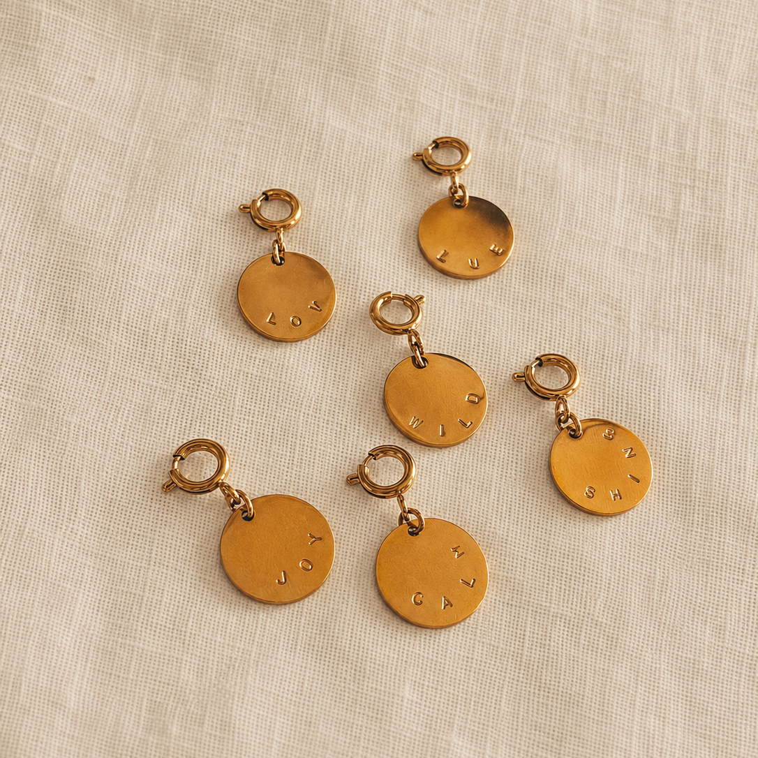 mot inspirant à suspendre à vos bijoux